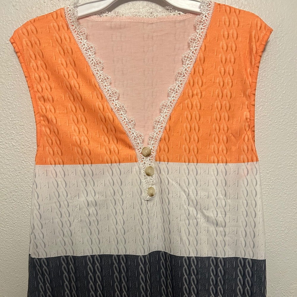 Tri color lace trimmed tank top. New Fashion